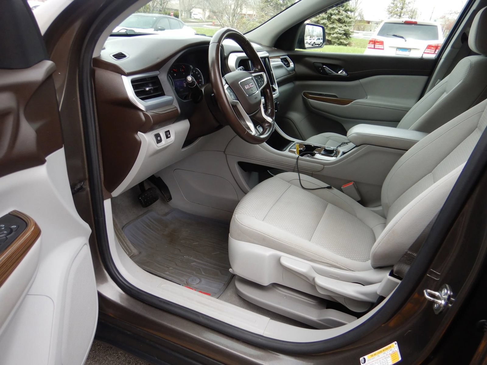 Used 2020 GMC Acadia SLE AWD/4WD image 11