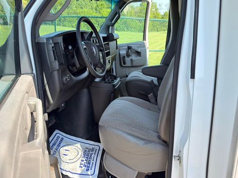Used 2016 GMC Savana 3500 RWD image 23