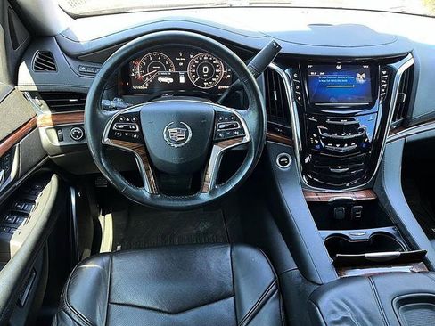 Used 2015 Cadillac Escalade Luxury RWD image 25