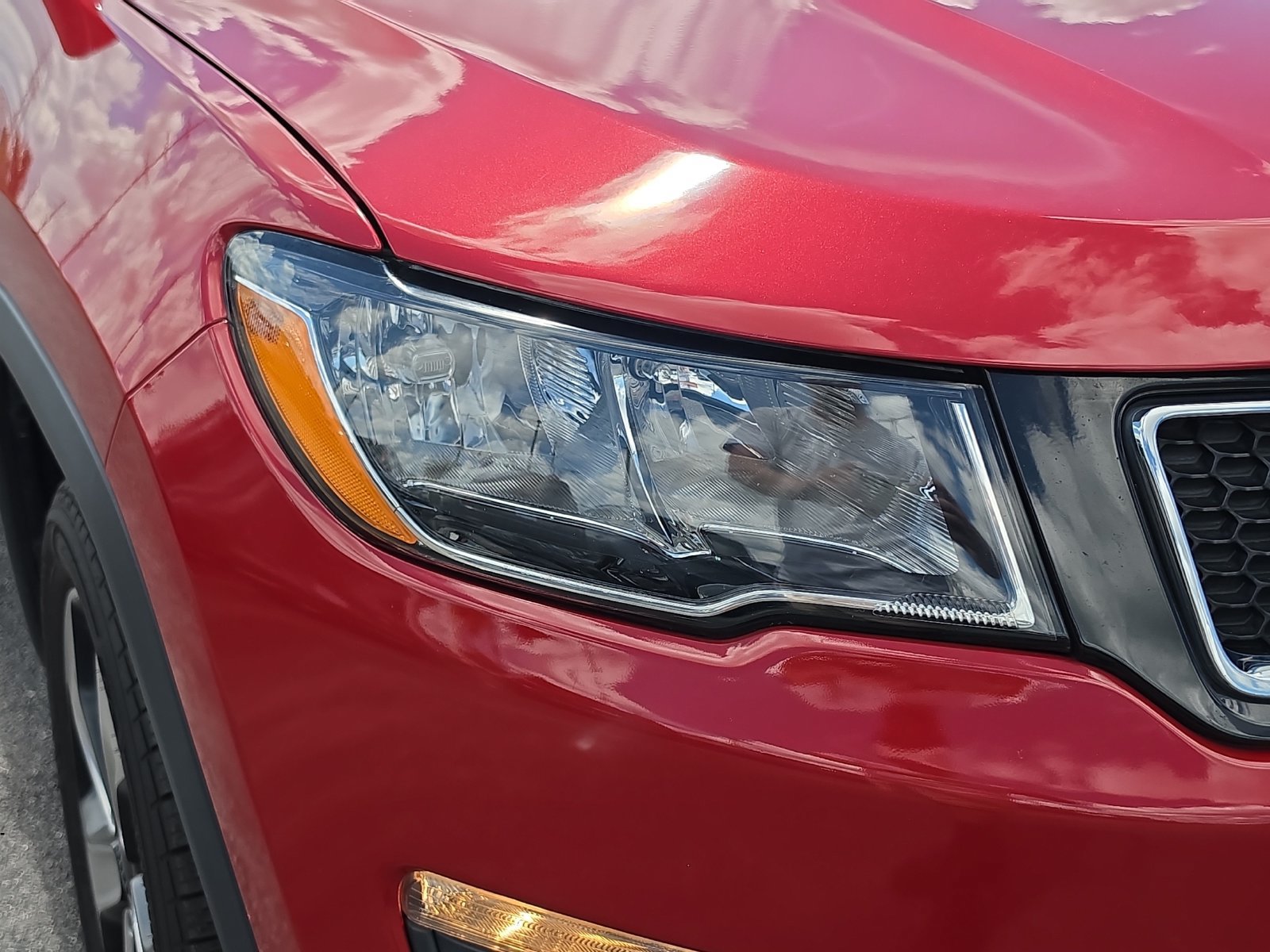 Used 2018 Jeep Compass Latitude w/ Popular Equipment Group FWD image 7