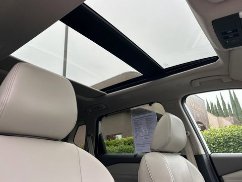 Used 2023 Nissan Rogue SL w/ SL Premium Package image 14