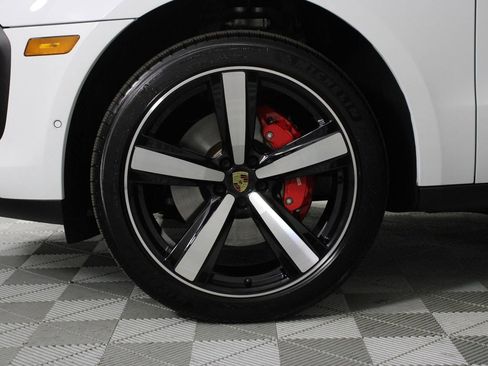 Certified 2025 Porsche Macan S image 30