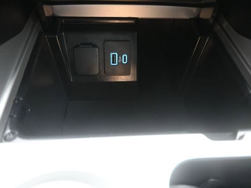 Used 2024 Ford Explorer Limited image 9