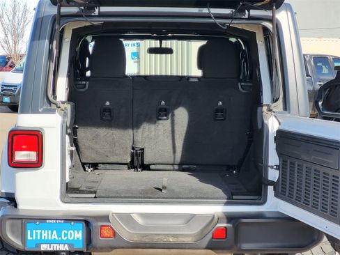 Used 2021 Jeep Wrangler Unlimited Sahara image 30