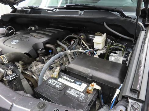 Used 2019 Toyota Tundra SR5 w/ TRD Off Road Package image 20