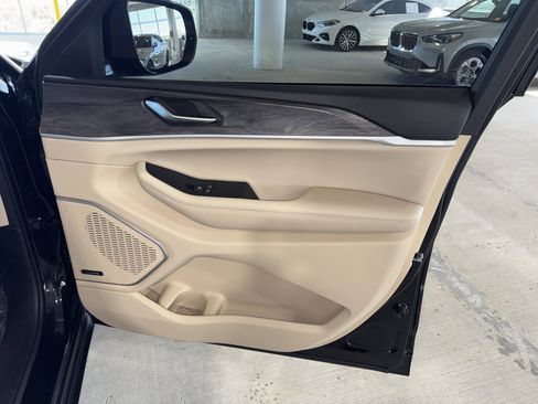 Used 2022 Jeep Grand Cherokee L Limited image 9