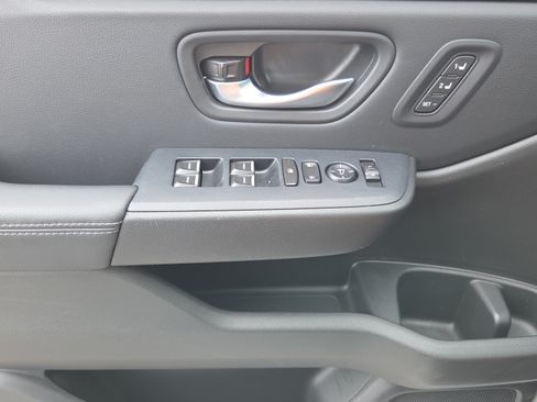 Certified 2025 Honda Pilot Touring image 21