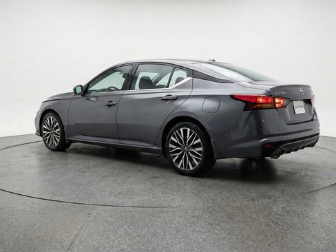 Used 2025 Nissan Altima 2.5 SV image 6