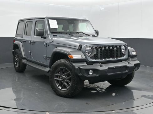 Used 2024 Jeep Wrangler Unlimited Sport AWD/4WD image 3