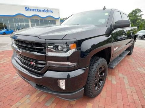 Used 2017 Chevrolet Silverado 1500 LTZ Z71 w/ LTZ Plus Package AWD/4WD image 5
