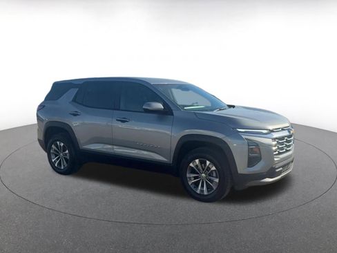 Used 2025 Chevrolet Equinox LT image 2