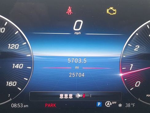 Used 2024 Mercedes-Benz GLC 300 4MATIC image 4