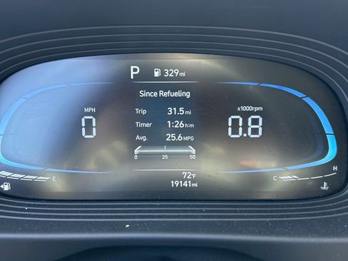 Used 2025 Hyundai Venue SEL FWD image 21
