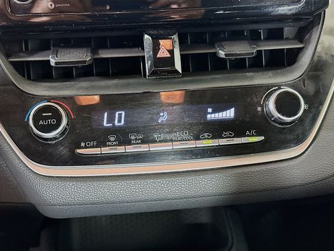 Used 2021 Toyota Corolla LE FWD image 22