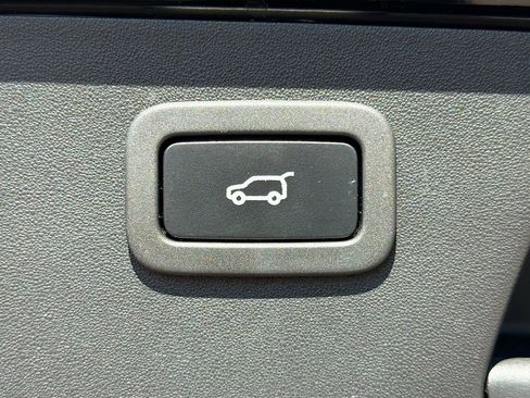 Used 2018 Jaguar E-PACE S image 13