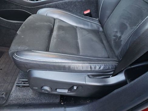 Used 2021 Volvo XC40 T5 R-Design w/ Advanced Package image 34