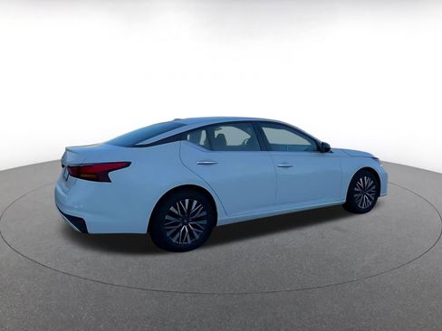Used 2025 Nissan Altima 2.5 SV image 15