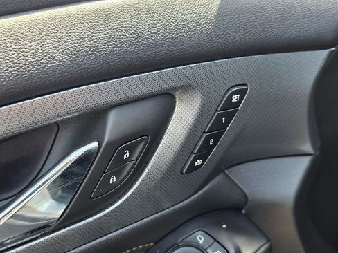 Used 2018 Chevrolet Traverse Premier image 25