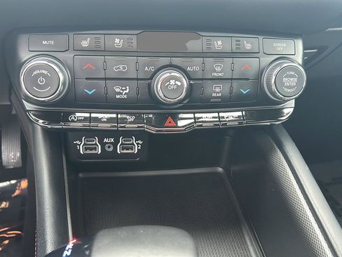 Used 2024 Dodge Durango GT AWD/4WD image 14