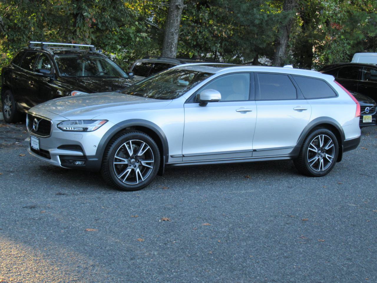 Used 2019 Volvo V90 T6 Cross Country w/ Advanced Package AWD/4WD image 2