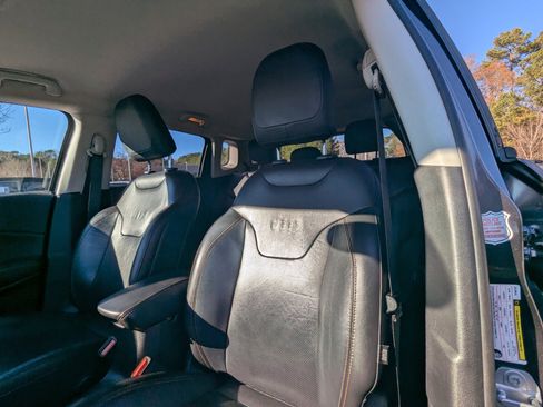 Used 2019 Jeep Compass Limited image 9