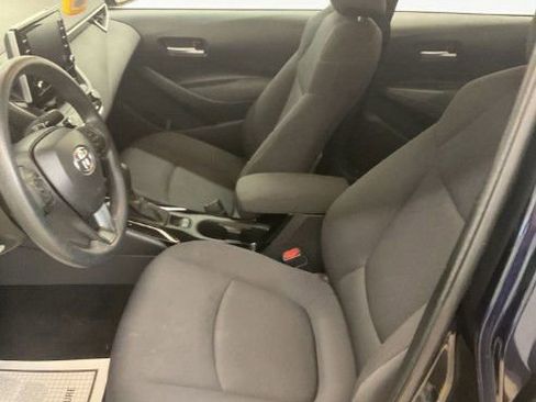 Used 2021 Toyota Corolla LE FWD image 2