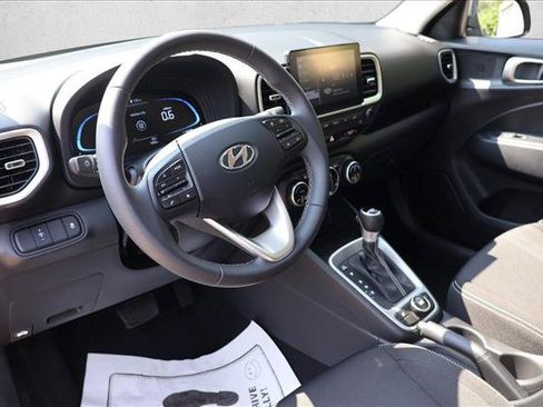 Used 2026 Hyundai Venue SEL FWD image 10