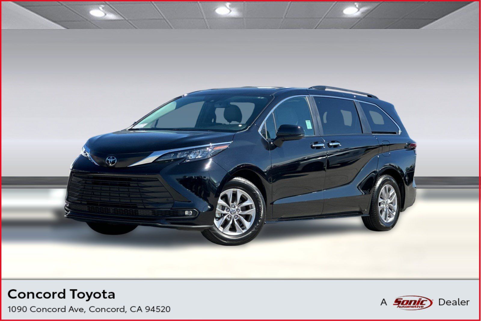 Used 2026 Toyota Sienna XLE FWD image 1
