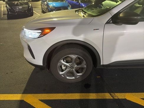 Used 2025 Ford Escape ST-Line w/ Cold Weather Package image 8