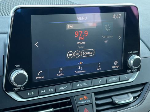 Used 2024 Nissan Altima 2.5 SV image 17