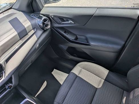 Used 2025 Chevrolet Equinox LT FWD image 16