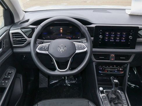 New 2026 Volkswagen Taos SE image 17