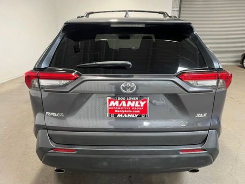 Used 2019 Toyota RAV4 XLE w/ Convenience Package FWD image 4