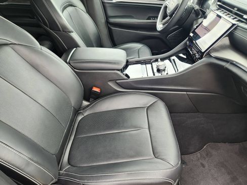 Used 2024 Jeep Grand Cherokee Overland AWD/4WD image 14