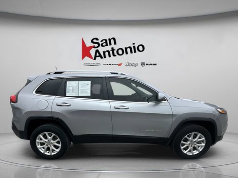 Used 2016 Jeep Cherokee Latitude w/ Trailer Tow Group AWD/4WD image 9