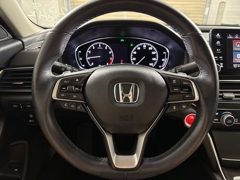 Used 2018 Honda Accord Touring image 12