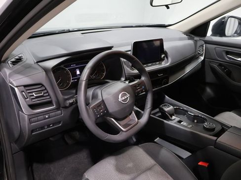 Used 2025 Nissan Rogue SV AWD/4WD image 16