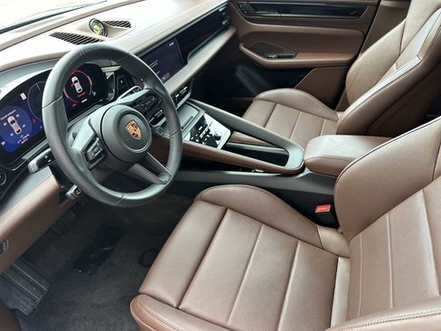 Used 2025 Porsche Macan Electric image 4