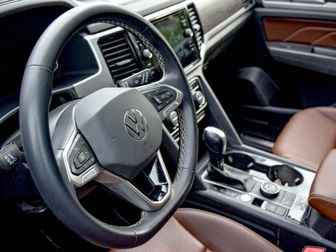 Used 2023 Volkswagen Atlas SE w/ Panoramic Sunroof Package AWD/4WD image 10