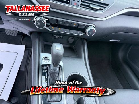 Used 2025 Nissan Altima 2.5 SV FWD image 23