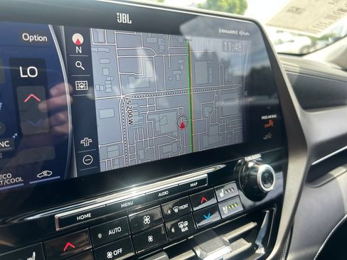 Certified 2021 Toyota Highlander Limited AWD/4WD image 22