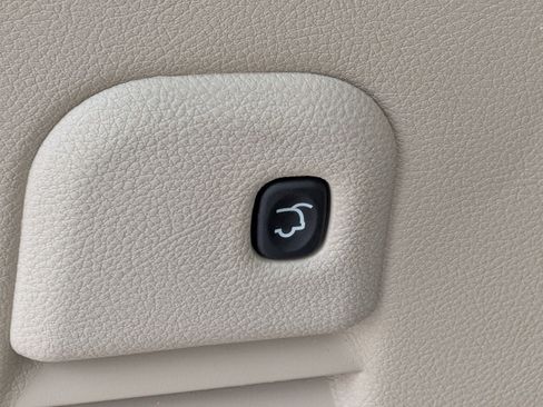 Used 2021 Jeep Grand Cherokee Limited w/ Trailer Tow Group IV image 34