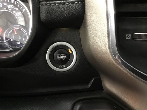 Used 2019 RAM 1500 Laramie AWD/4WD image 18