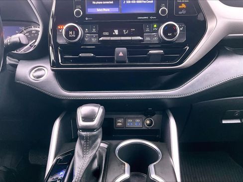 Used 2022 Toyota Highlander XLE image 26