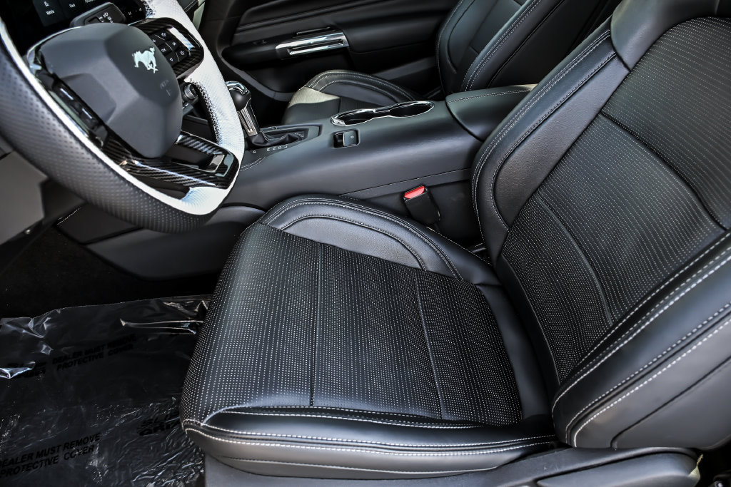 Certified 2025 Ford Mustang Coupe RWD image 12