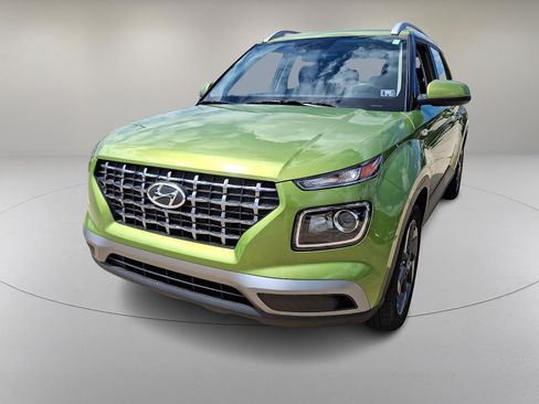 Used 2023 Hyundai Venue SEL w/ Cargo Package FWD image 4