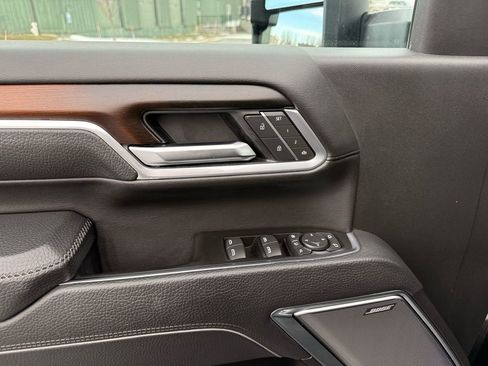 Used 2025 GMC Sierra 2500 Denali image 16