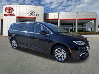 Used 2024 Chrysler Pacifica Touring-L video 1