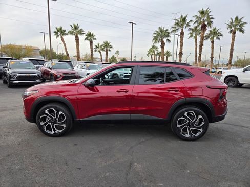 Used 2025 Chevrolet Trax RS w/ Driver Confidence Package image 3