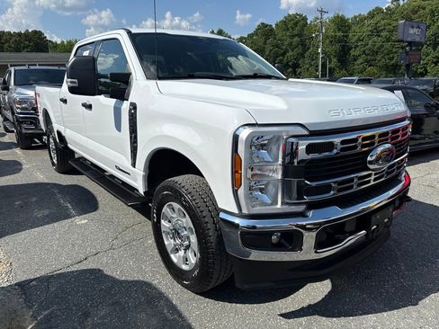 Used 2024 Ford F250 XLT w/ FX4 Off-Road Package AWD/4WD image 2